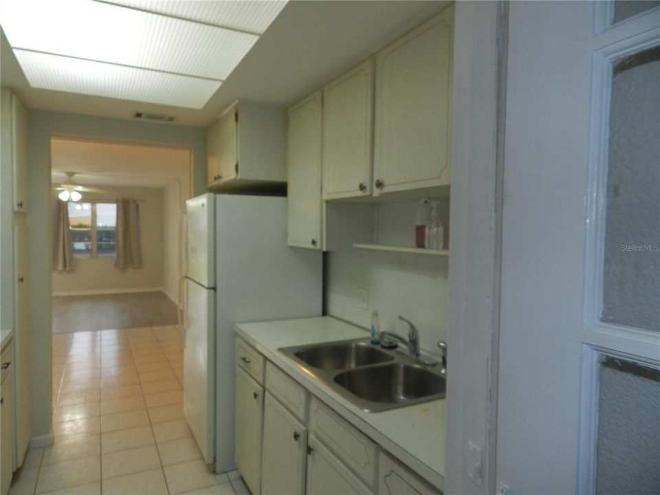 Active With Contract: $119,000 (2 beds, 2 baths, 885 Square Feet)