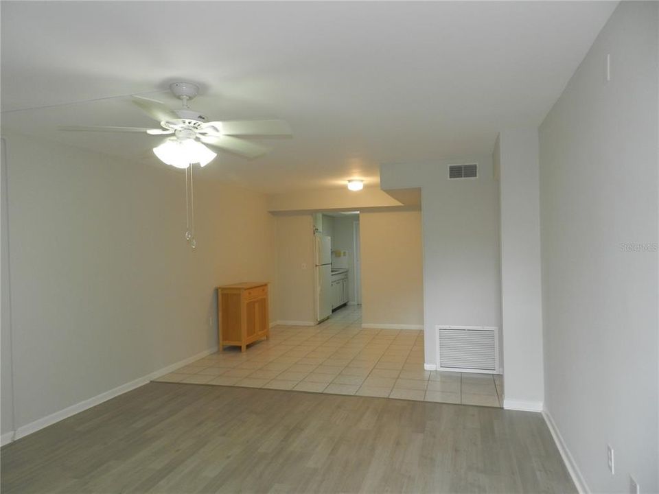 Active With Contract: $119,000 (2 beds, 2 baths, 885 Square Feet)