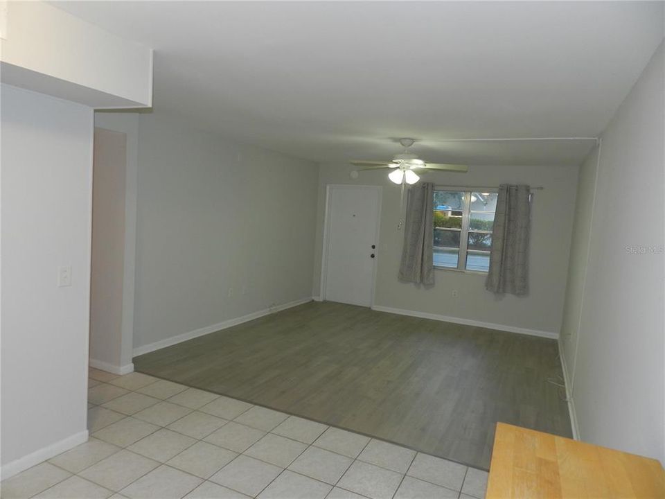 Active With Contract: $119,000 (2 beds, 2 baths, 885 Square Feet)