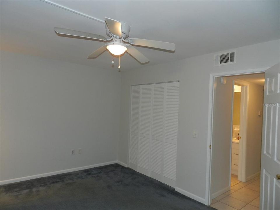 Active With Contract: $119,000 (2 beds, 2 baths, 885 Square Feet)