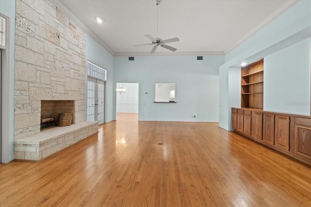 En Venta: $598,000 (4 camas, 2 baños, 3114 Pies cuadrados)