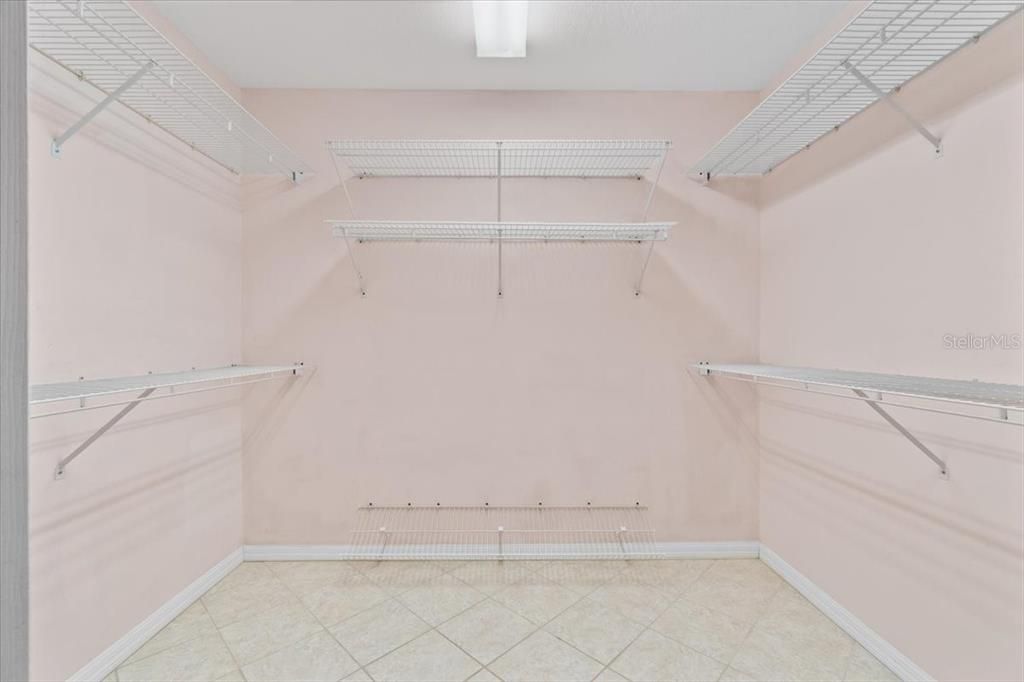 En Venta: $598,000 (4 camas, 2 baños, 3114 Pies cuadrados)