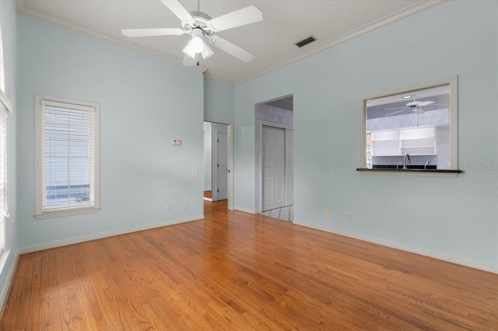 En Venta: $598,000 (4 camas, 2 baños, 3114 Pies cuadrados)