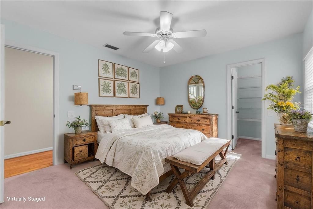 En Venta: $598,000 (4 camas, 2 baños, 3114 Pies cuadrados)