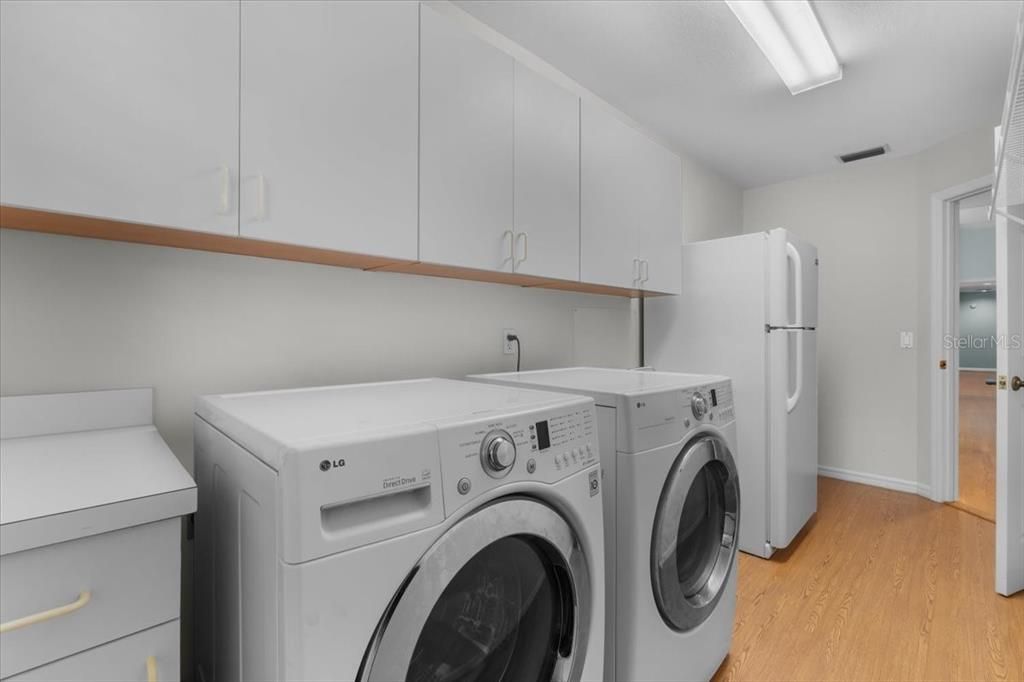 En Venta: $598,000 (4 camas, 2 baños, 3114 Pies cuadrados)