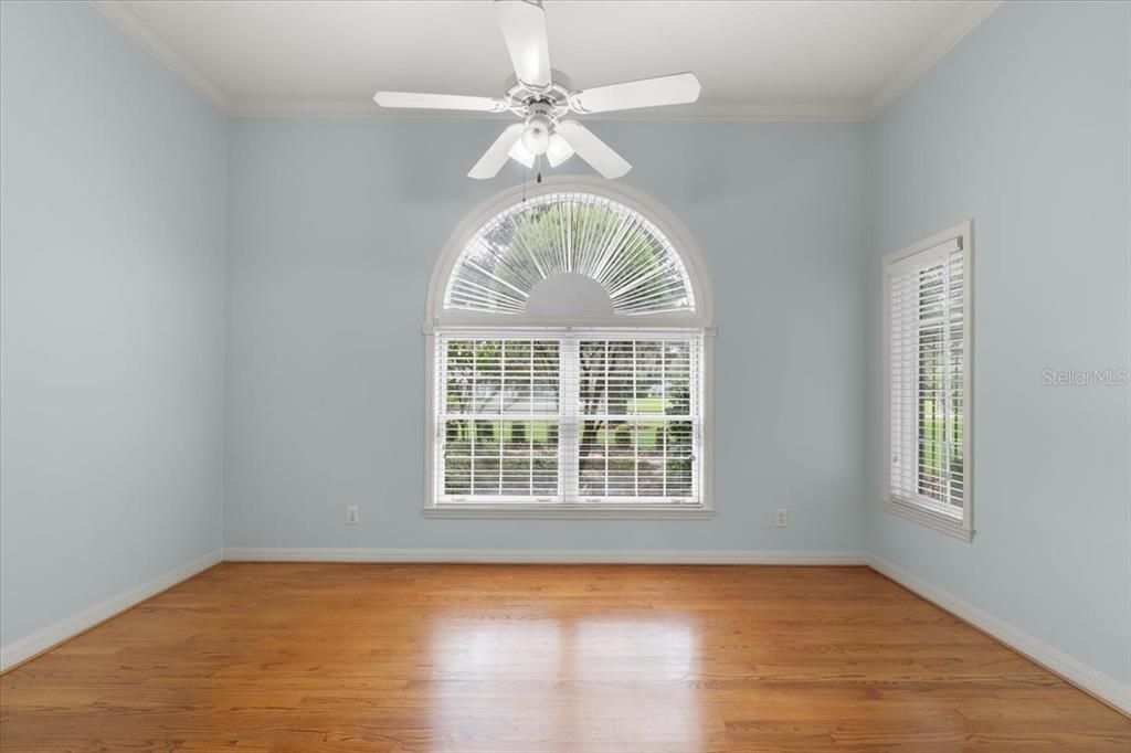 En Venta: $598,000 (4 camas, 2 baños, 3114 Pies cuadrados)