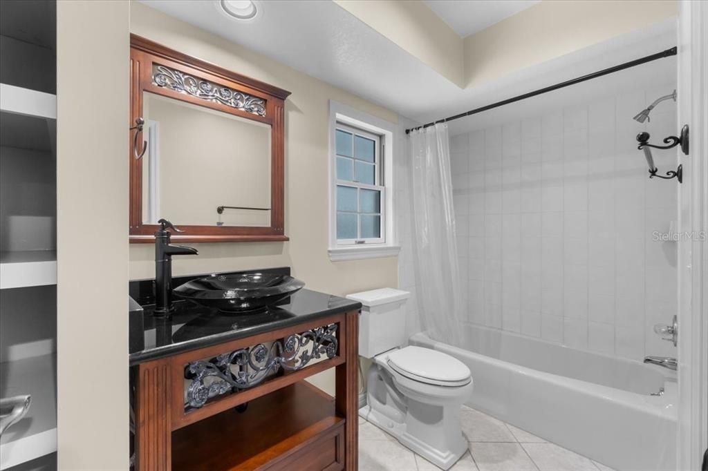 En Venta: $598,000 (4 camas, 2 baños, 3114 Pies cuadrados)