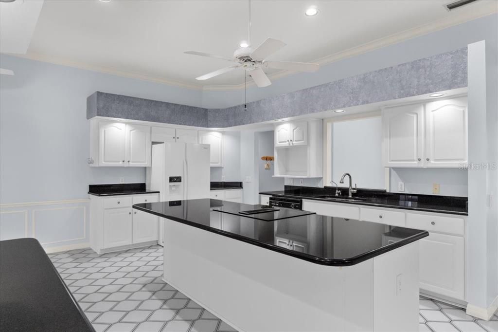 En Venta: $598,000 (4 camas, 2 baños, 3114 Pies cuadrados)