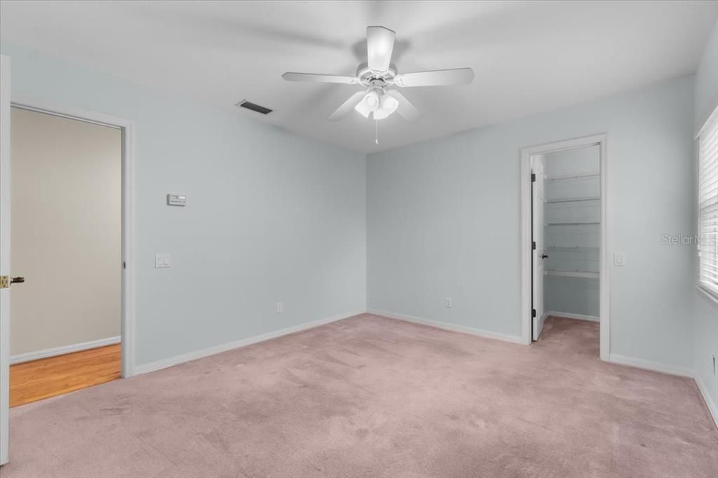 En Venta: $598,000 (4 camas, 2 baños, 3114 Pies cuadrados)