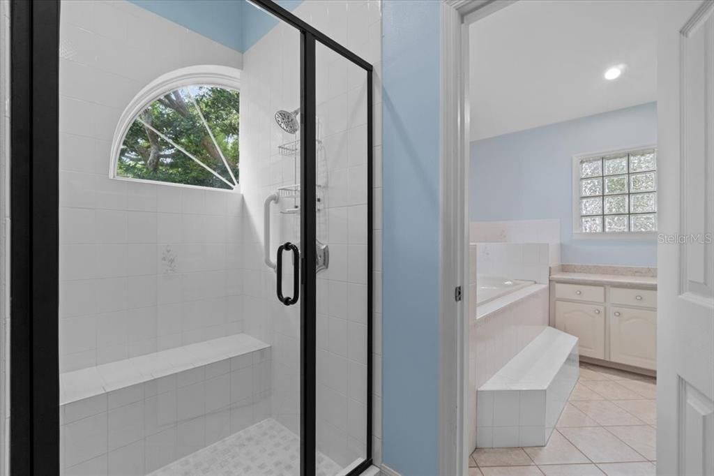 En Venta: $598,000 (4 camas, 2 baños, 3114 Pies cuadrados)