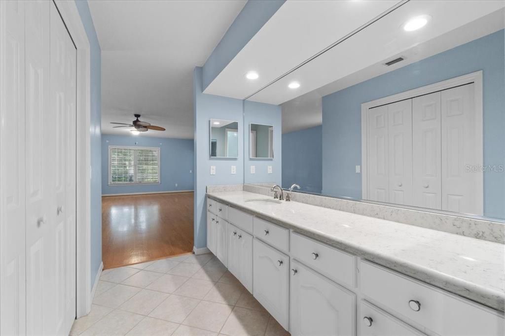 En Venta: $598,000 (4 camas, 2 baños, 3114 Pies cuadrados)