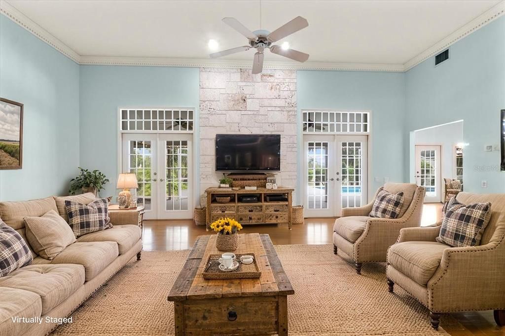 En Venta: $598,000 (4 camas, 2 baños, 3114 Pies cuadrados)