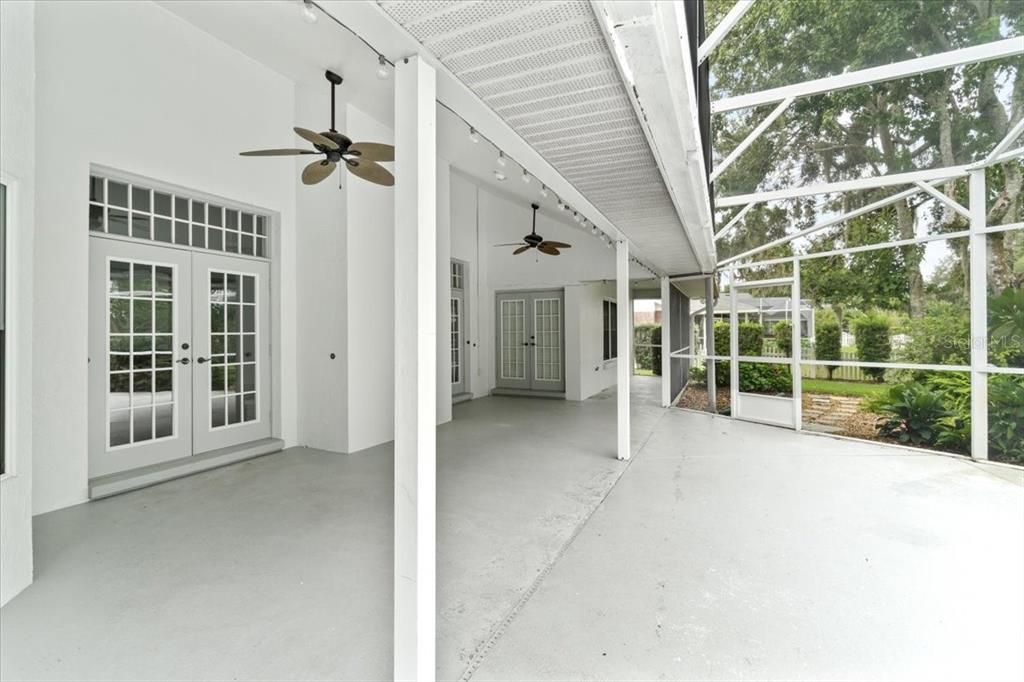 En Venta: $598,000 (4 camas, 2 baños, 3114 Pies cuadrados)