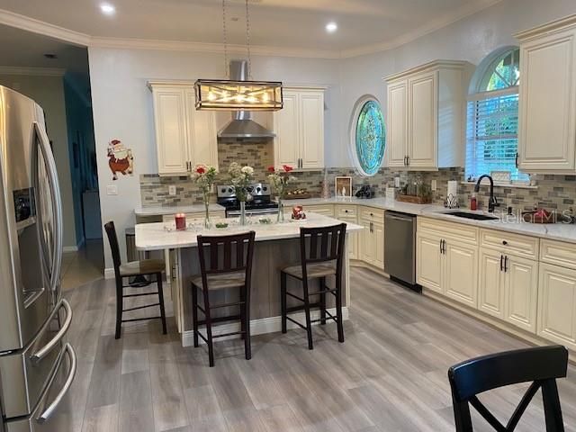 For Sale: $1,100,000 (4 beds, 2 baths, 2900 Square Feet)