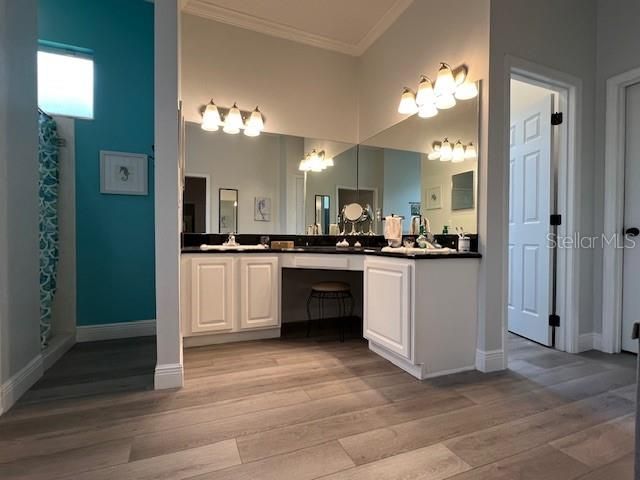 For Sale: $1,100,000 (4 beds, 2 baths, 2900 Square Feet)