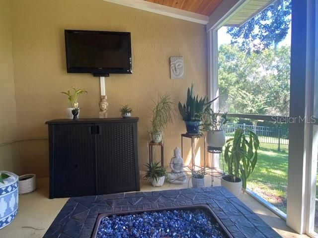 For Sale: $1,100,000 (4 beds, 2 baths, 2900 Square Feet)