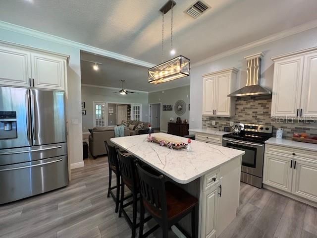 For Sale: $1,100,000 (4 beds, 2 baths, 2900 Square Feet)