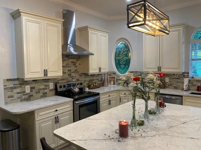 For Sale: $1,100,000 (4 beds, 2 baths, 2900 Square Feet)