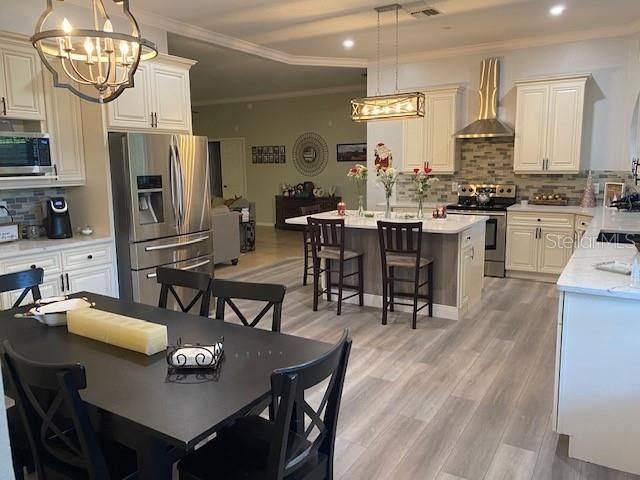 For Sale: $1,100,000 (4 beds, 2 baths, 2900 Square Feet)