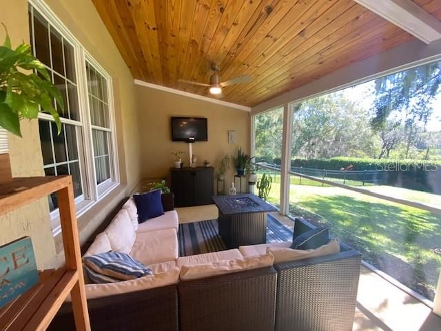 For Sale: $1,100,000 (4 beds, 2 baths, 2900 Square Feet)