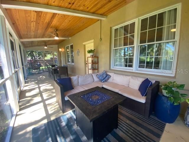 For Sale: $1,100,000 (4 beds, 2 baths, 2900 Square Feet)