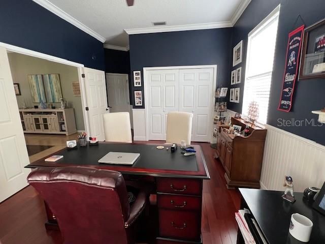 For Sale: $1,100,000 (4 beds, 2 baths, 2900 Square Feet)