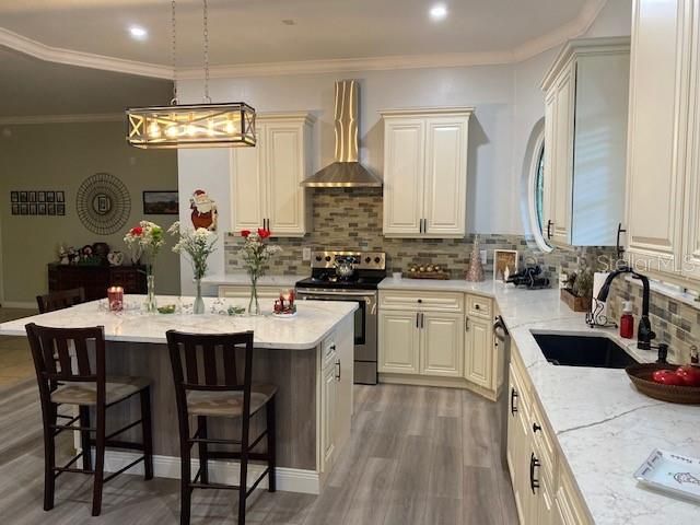 For Sale: $1,100,000 (4 beds, 2 baths, 2900 Square Feet)