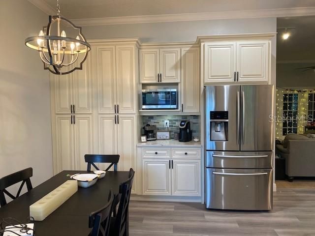 For Sale: $1,100,000 (4 beds, 2 baths, 2900 Square Feet)