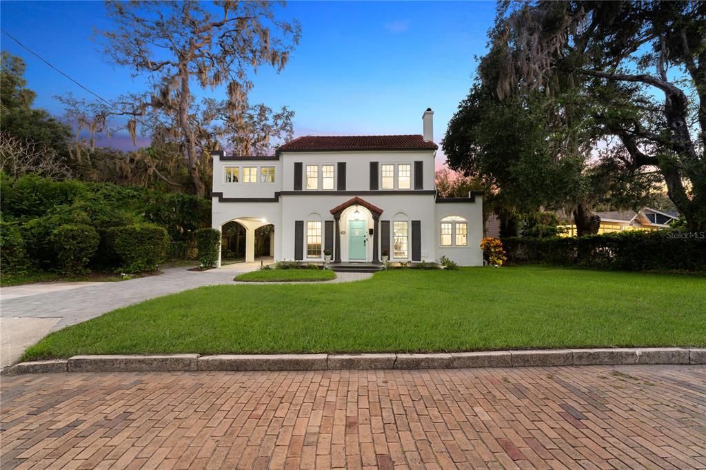 For Sale: $1,900,000 (4 beds, 4 baths, 2721 Square Feet)