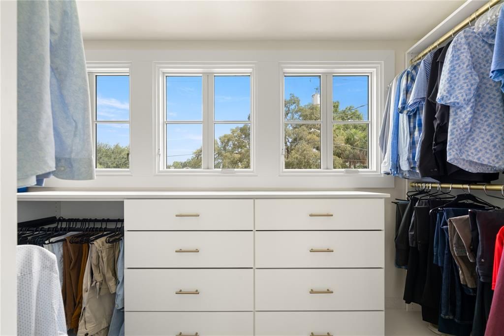 For Sale: $1,900,000 (4 beds, 4 baths, 2721 Square Feet)