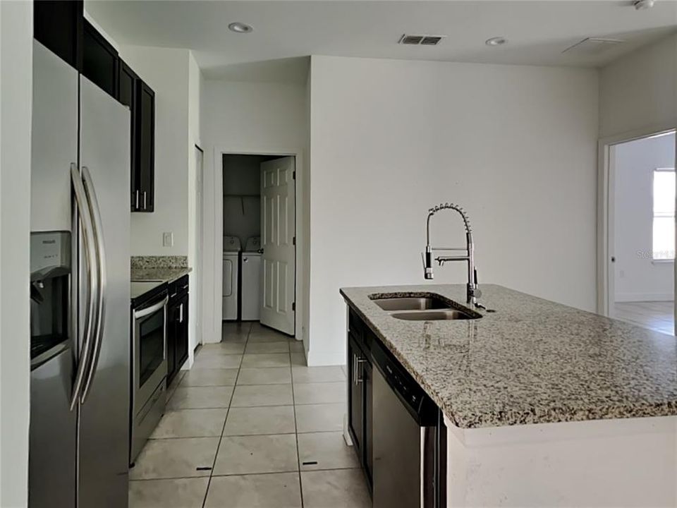 出租: $1,525 (3 贝兹, 2 浴室, 1225 平方英尺)