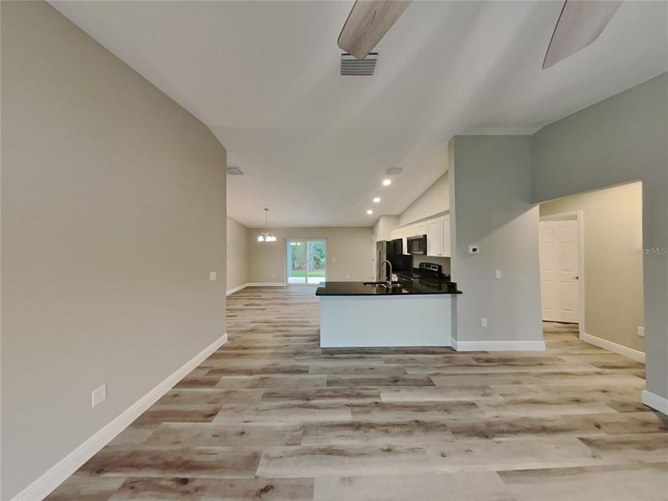 For Rent: $1,650 (3 beds, 2 baths, 1504 Square Feet)