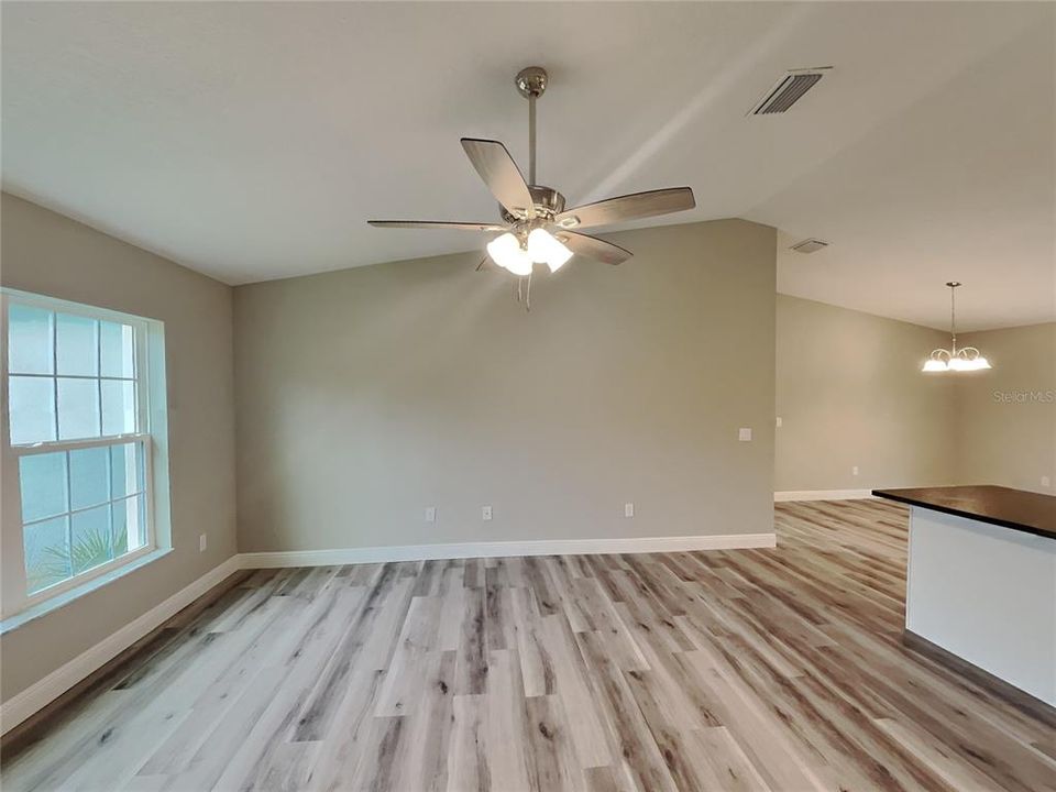 For Rent: $1,650 (3 beds, 2 baths, 1504 Square Feet)