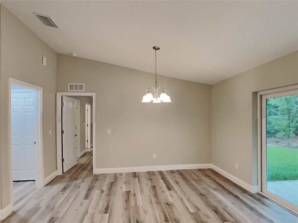 For Rent: $1,650 (3 beds, 2 baths, 1504 Square Feet)