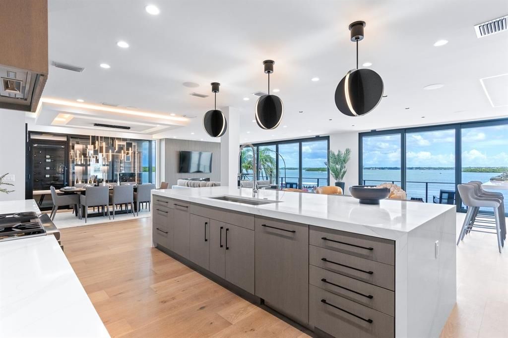 For Sale: $8,650,000 (5 beds, 5 baths, 5785 Square Feet)