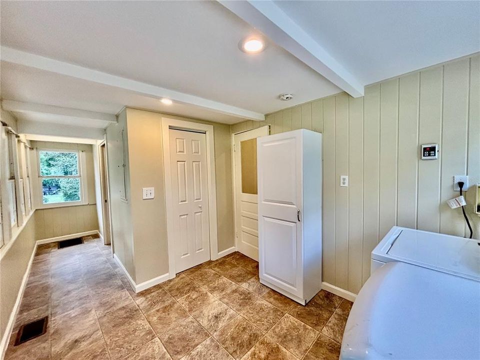 Под контрактом: $2,100 (2 спален, 2 ванн, 1208 Квадратных фут)