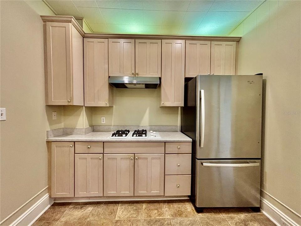 Под контрактом: $2,100 (2 спален, 2 ванн, 1208 Квадратных фут)