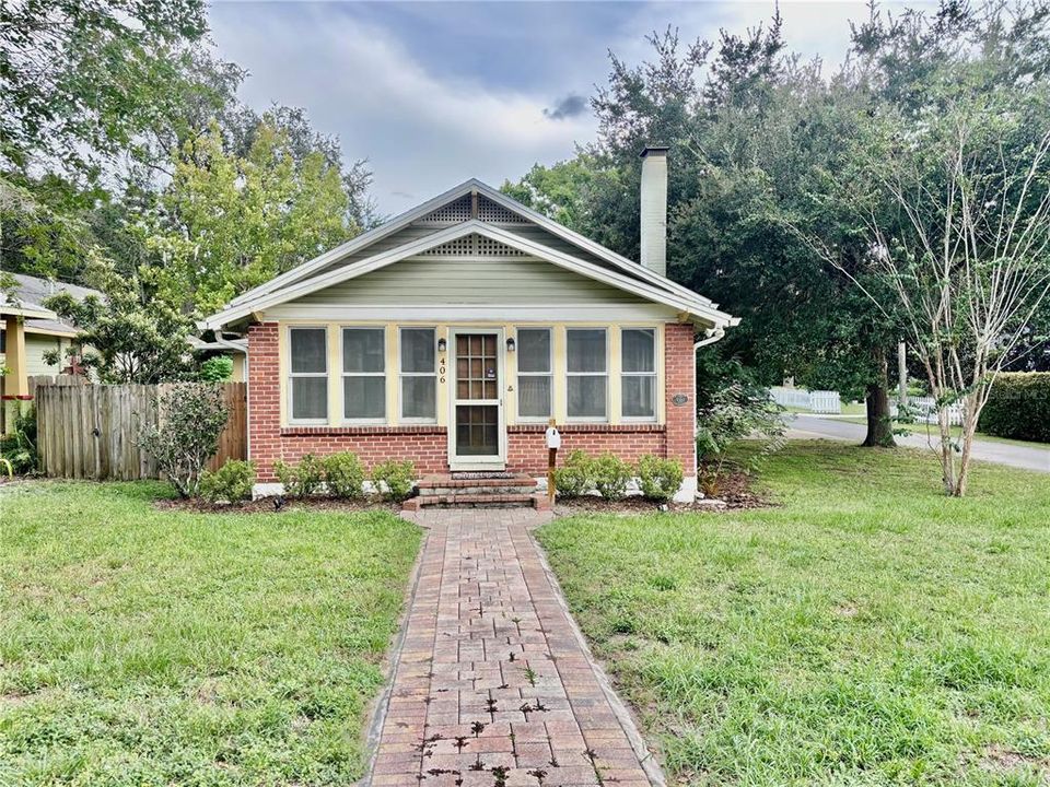 Под контрактом: $2,100 (2 спален, 2 ванн, 1208 Квадратных фут)