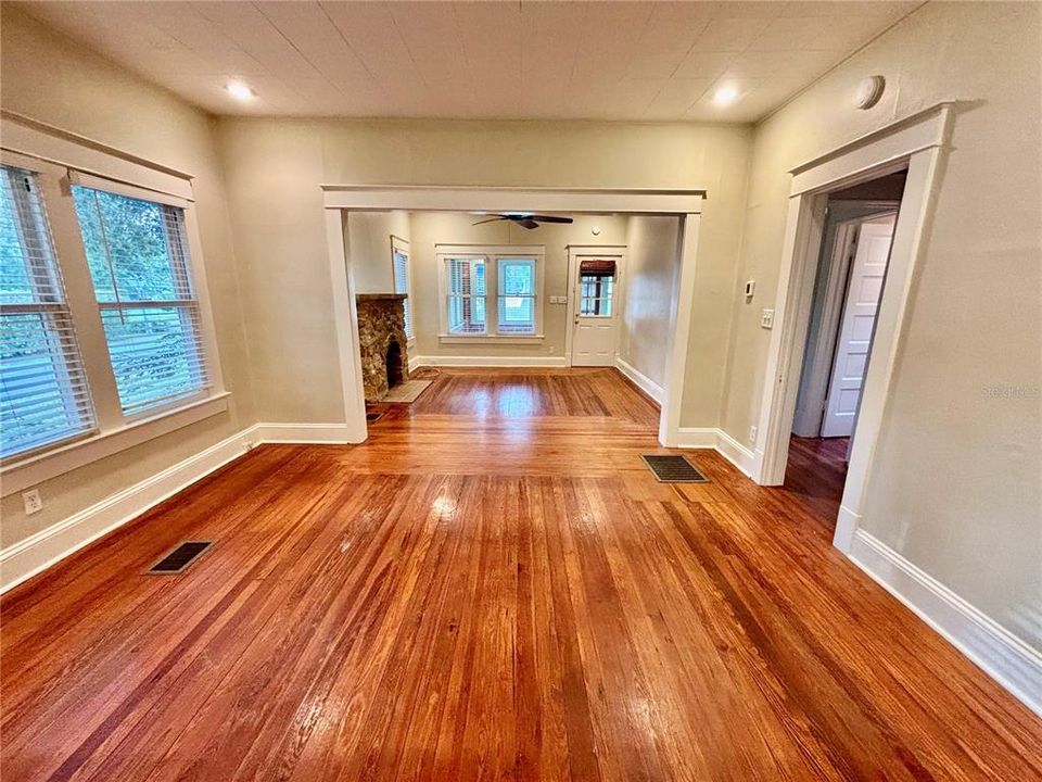 Под контрактом: $2,100 (2 спален, 2 ванн, 1208 Квадратных фут)