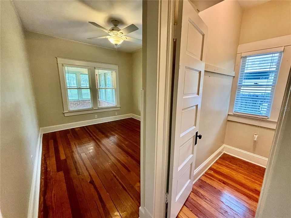 Под контрактом: $2,100 (2 спален, 2 ванн, 1208 Квадратных фут)