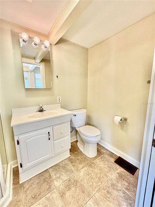 Под контрактом: $2,100 (2 спален, 2 ванн, 1208 Квадратных фут)