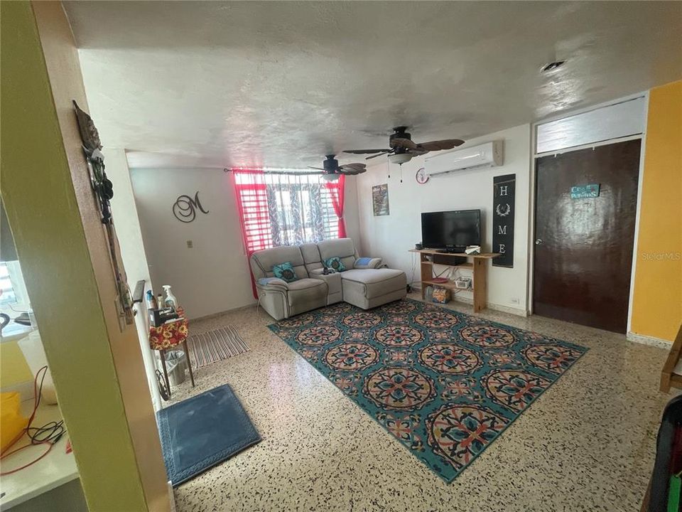 出租: $2,000 (3 贝兹, 3 浴室, 1477 平方英尺)