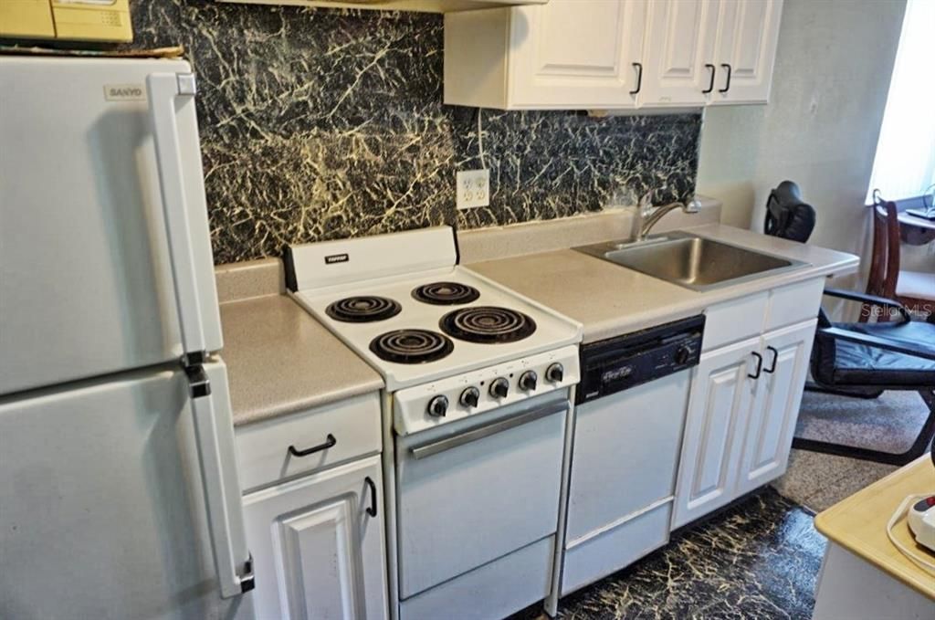 待售: $125,900 (1 贝兹, 1 浴室, 456 平方英尺)