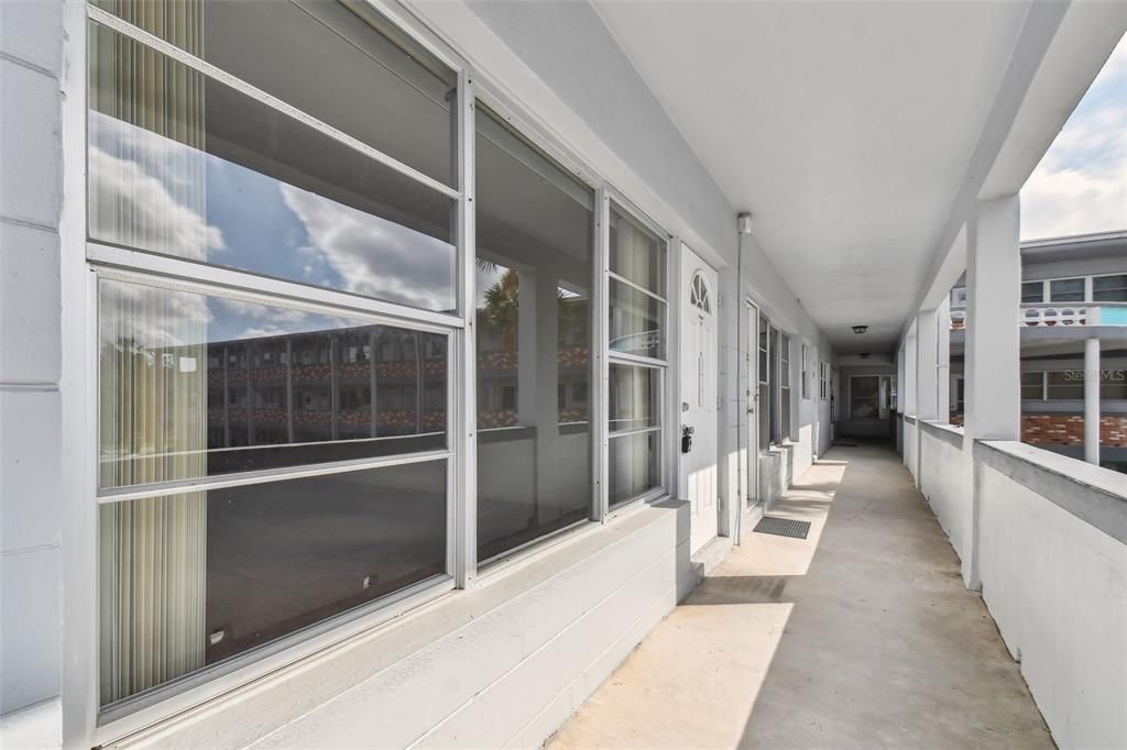 Active With Contract: $95,900 (2 beds, 1 baths, 835 Square Feet)