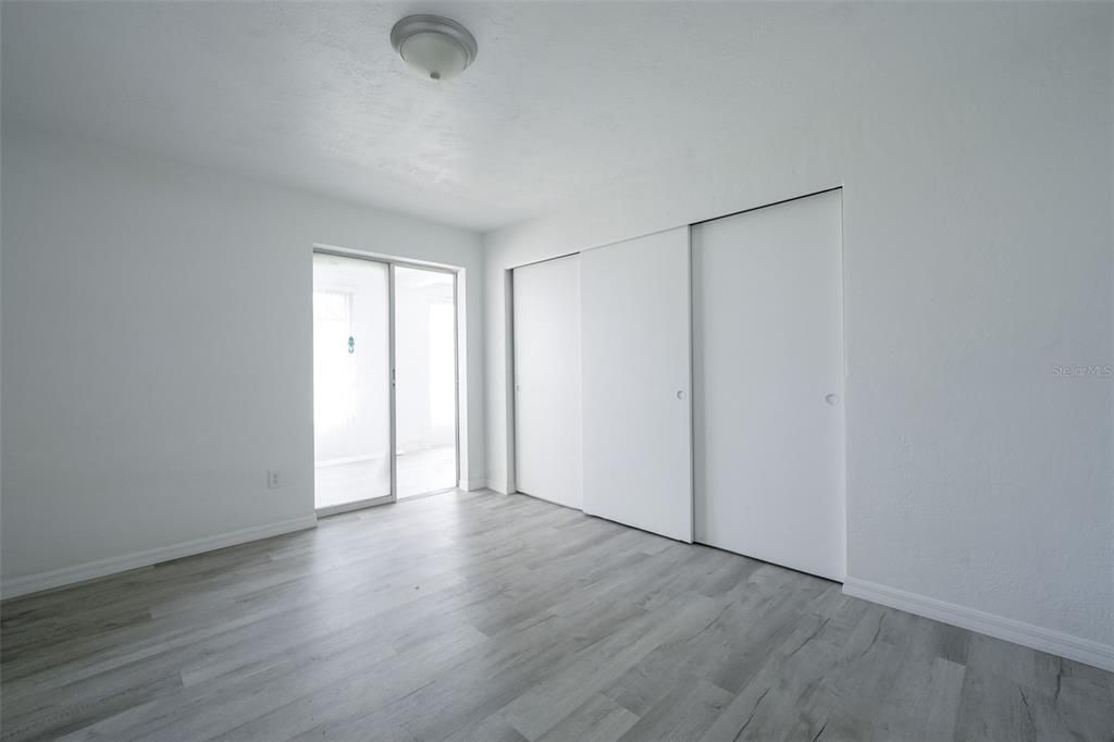 Active With Contract: $95,900 (2 beds, 1 baths, 835 Square Feet)