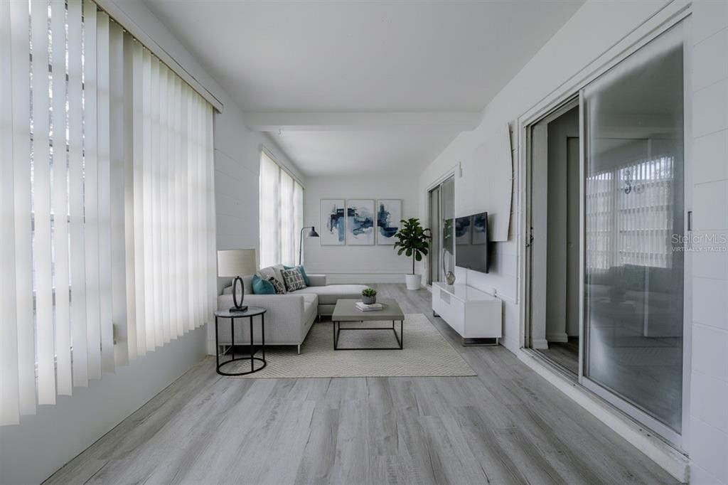 Active With Contract: $95,900 (2 beds, 1 baths, 835 Square Feet)