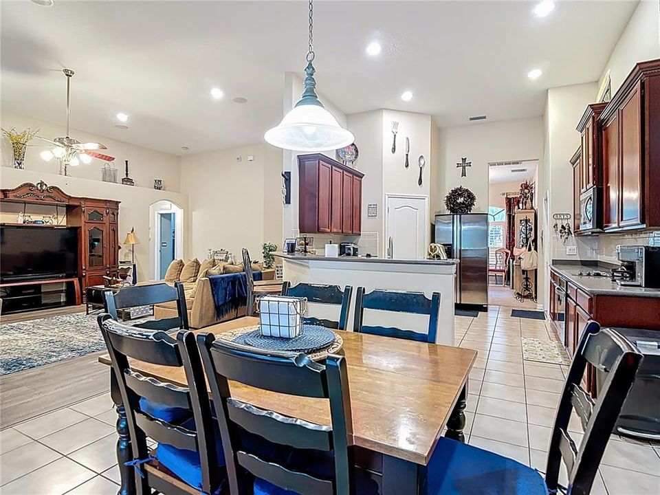 For Sale: $585,000 (4 beds, 3 baths, 2659 Square Feet)