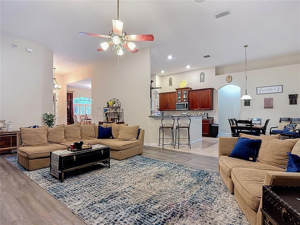 For Sale: $585,000 (4 beds, 3 baths, 2659 Square Feet)