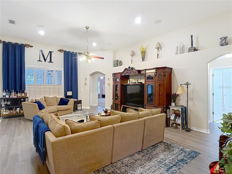 For Sale: $585,000 (4 beds, 3 baths, 2659 Square Feet)