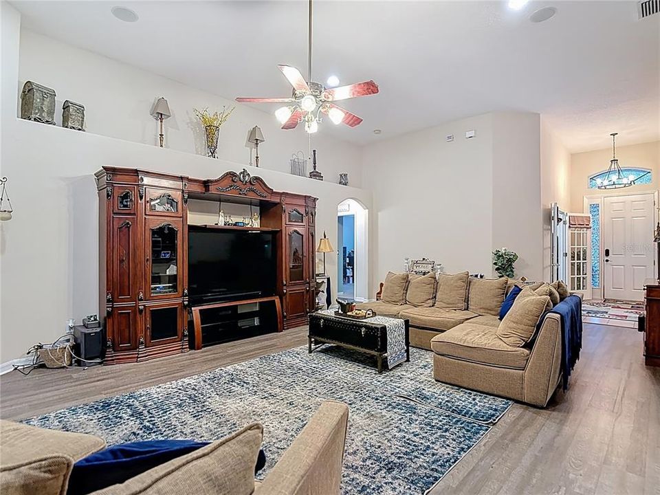 For Sale: $585,000 (4 beds, 3 baths, 2659 Square Feet)